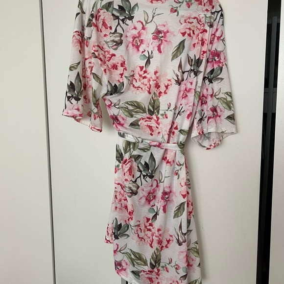 Show me your mumu floral robe - Picture 4 of 5